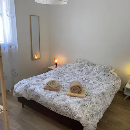 Marycel T2 Avec Terrasse Wifi Clim Et Garage * Bandol